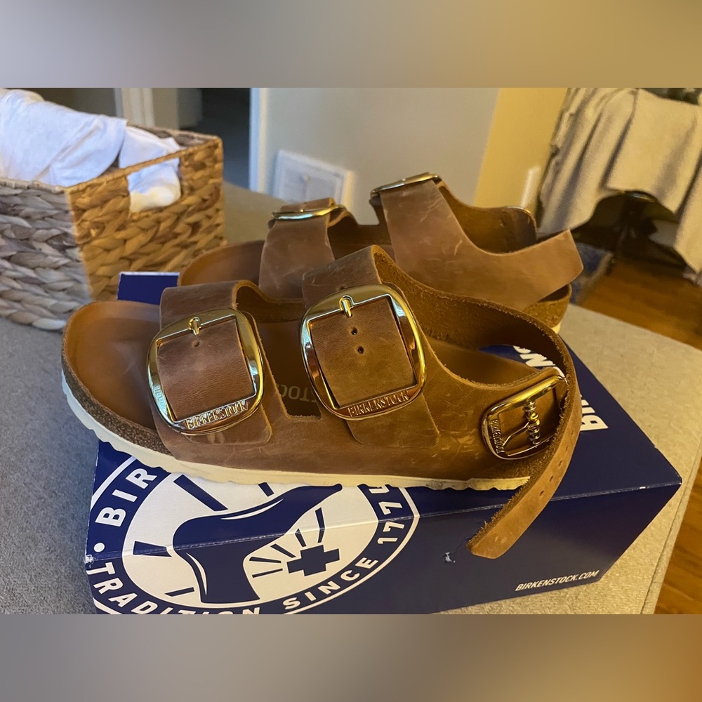 Milano Big Buckle sandal